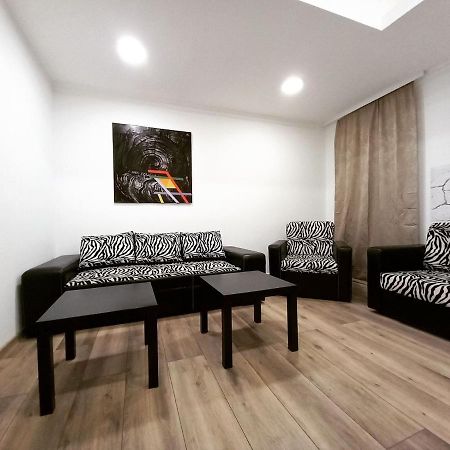 Mystic Apartments ยาโกดินา ภายนอก รูปภาพ