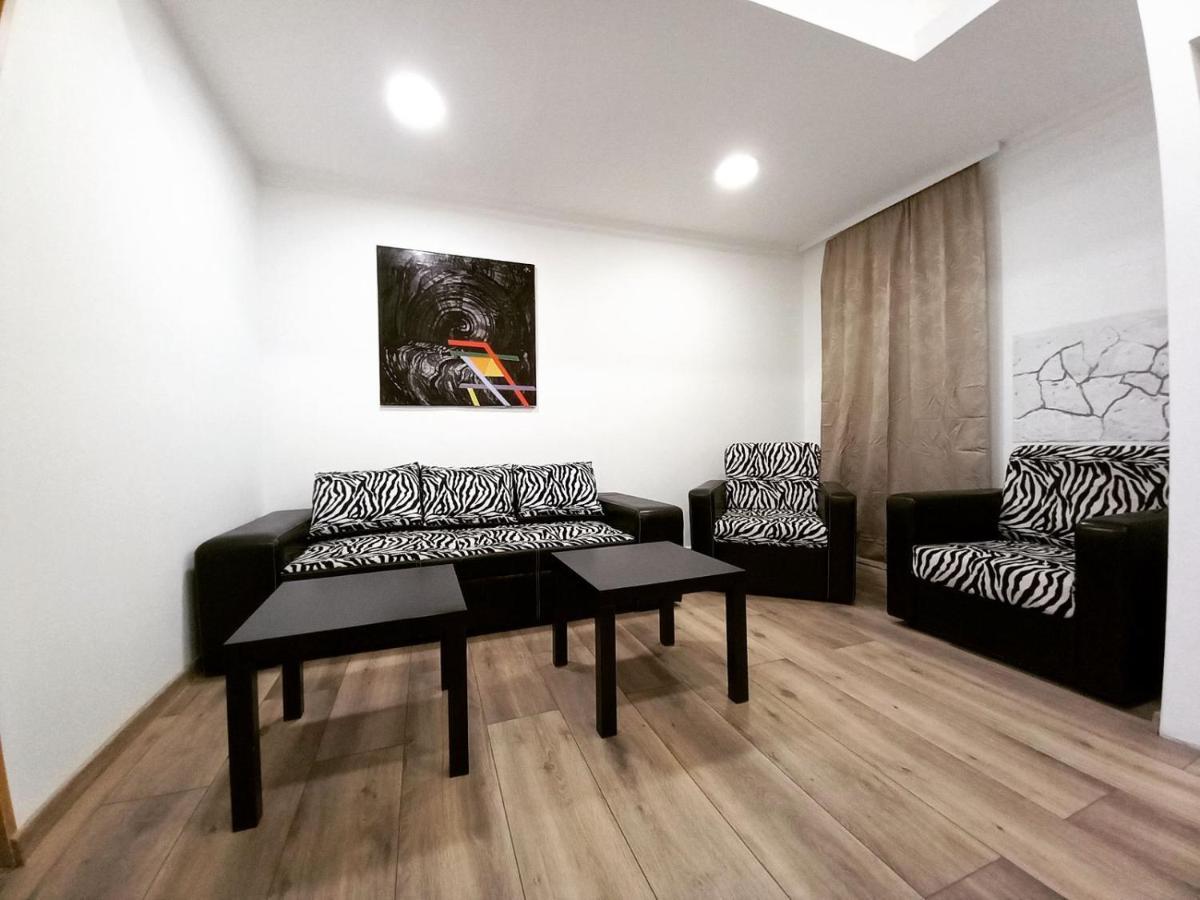 Mystic Apartments ยาโกดินา ภายนอก รูปภาพ